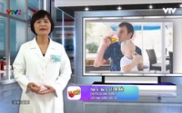 Vui khỏe 24/7: Cho trẻ uống thử rượu bia của người lớn việc có nên làm? Vui khỏe 24/7: Cho trẻ uống thử rượu bia của người lớn việc có nên làm?
