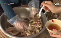 Bếp quê: Gà xé phay trộn bắp chuối
