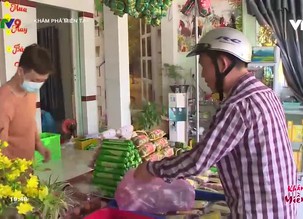 Khám phá miền Tây: Về Lai Vung học gói nem