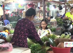 Tạp dề tí hon: Bé Vũ Trung Hiếu